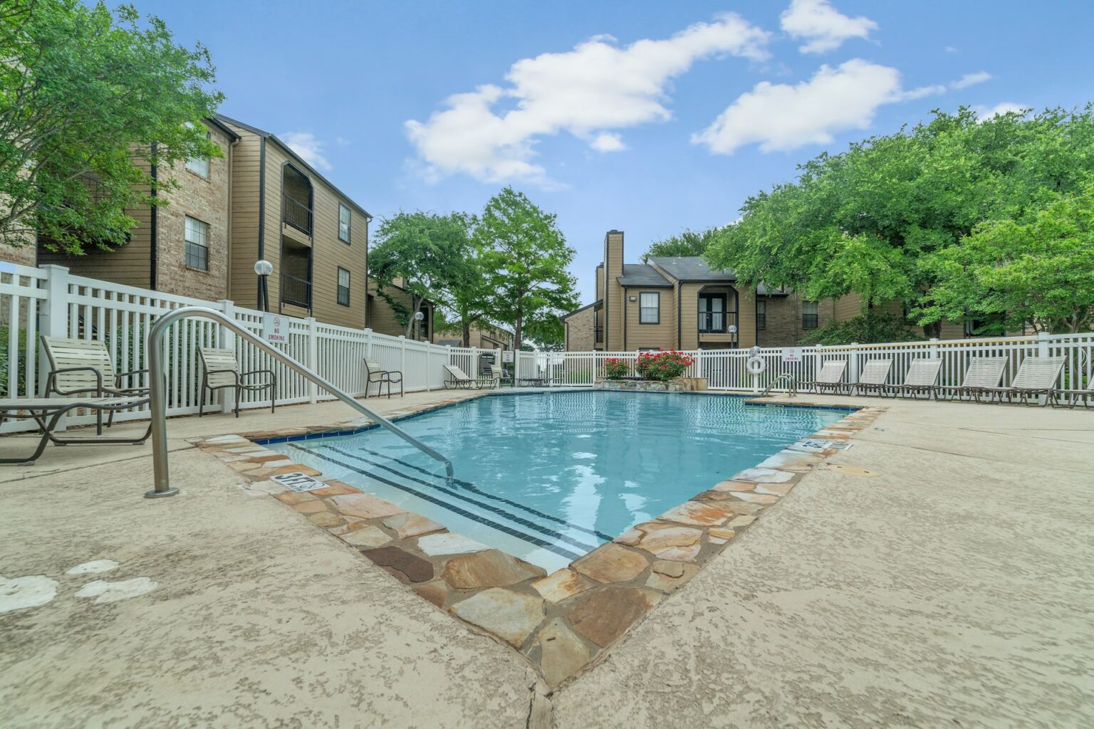 Arlington Texas Luxury Apartments Amenities Elliot Pioneer